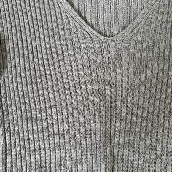 Gray Ribbed Cropped V-Neck Sweater - Picture 3 of 5